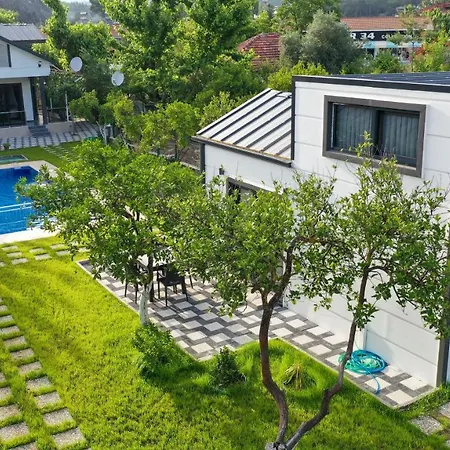 Sea Life Homes מלון דירות 4*