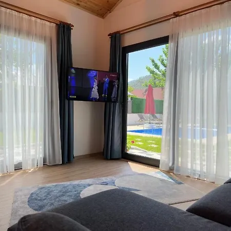 מלון דירות Sea Life Homes 4*