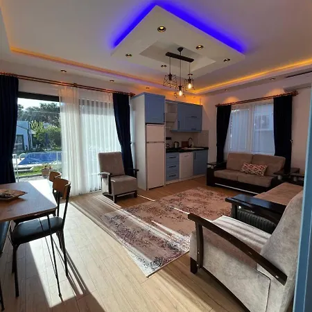 Sea Life Homes アパートホテル 4*